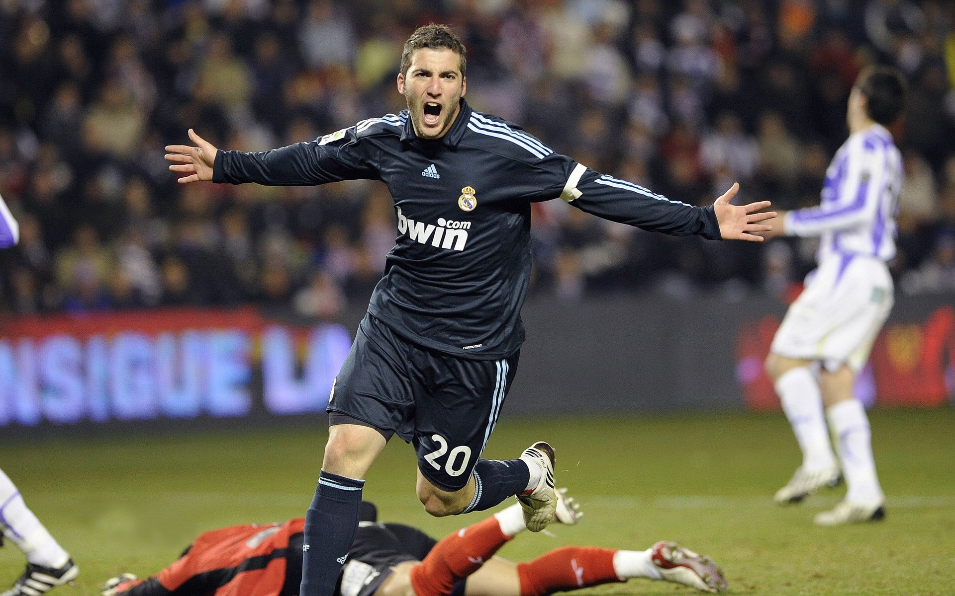 西甲逆转奇迹:坚韧不拔的精神在场上闪耀,西甲冠军悬念